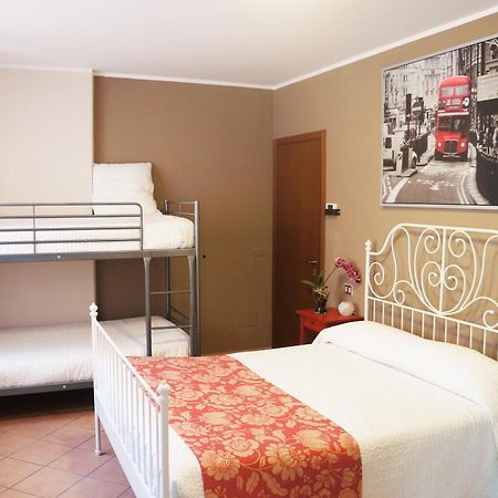 Alexander Rooms Tirano Esterno foto