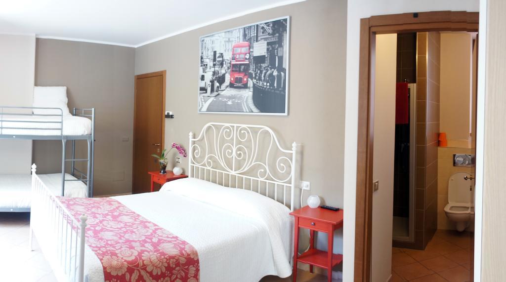 Alexander Rooms Tirano Camera foto
